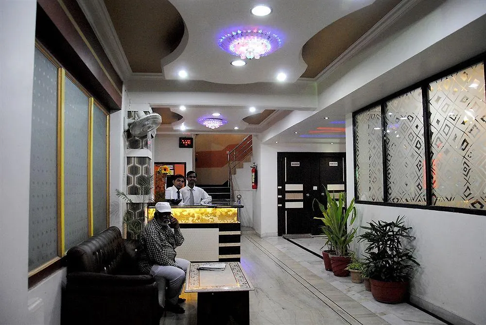 Fabexpress Alpine Hotel Agra  3*, Agra (Uttar Pradesh)