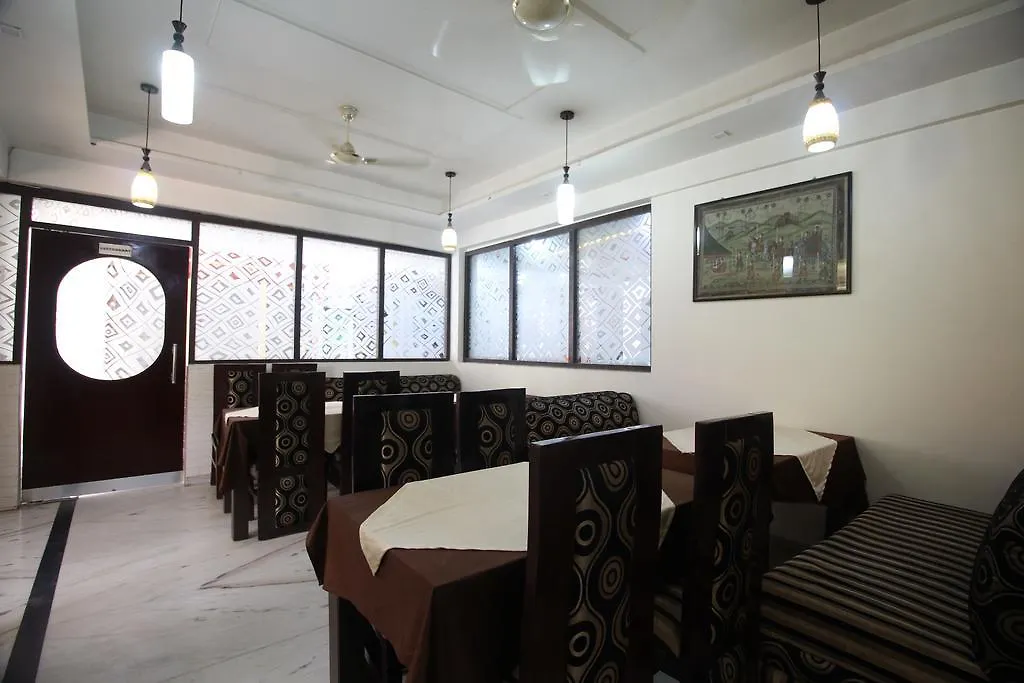 Fabexpress Alpine Hotel Agra  Agra (Uttar Pradesh)