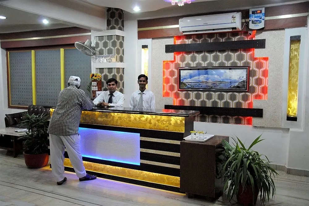 Fabexpress Alpine Hotel Agra