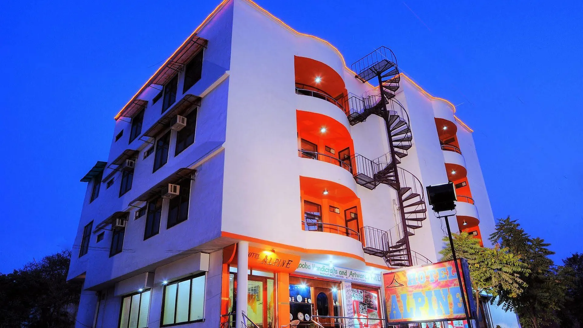 Fabexpress Alpine Hotel Agra  3*, Agra (Uttar Pradesh) India