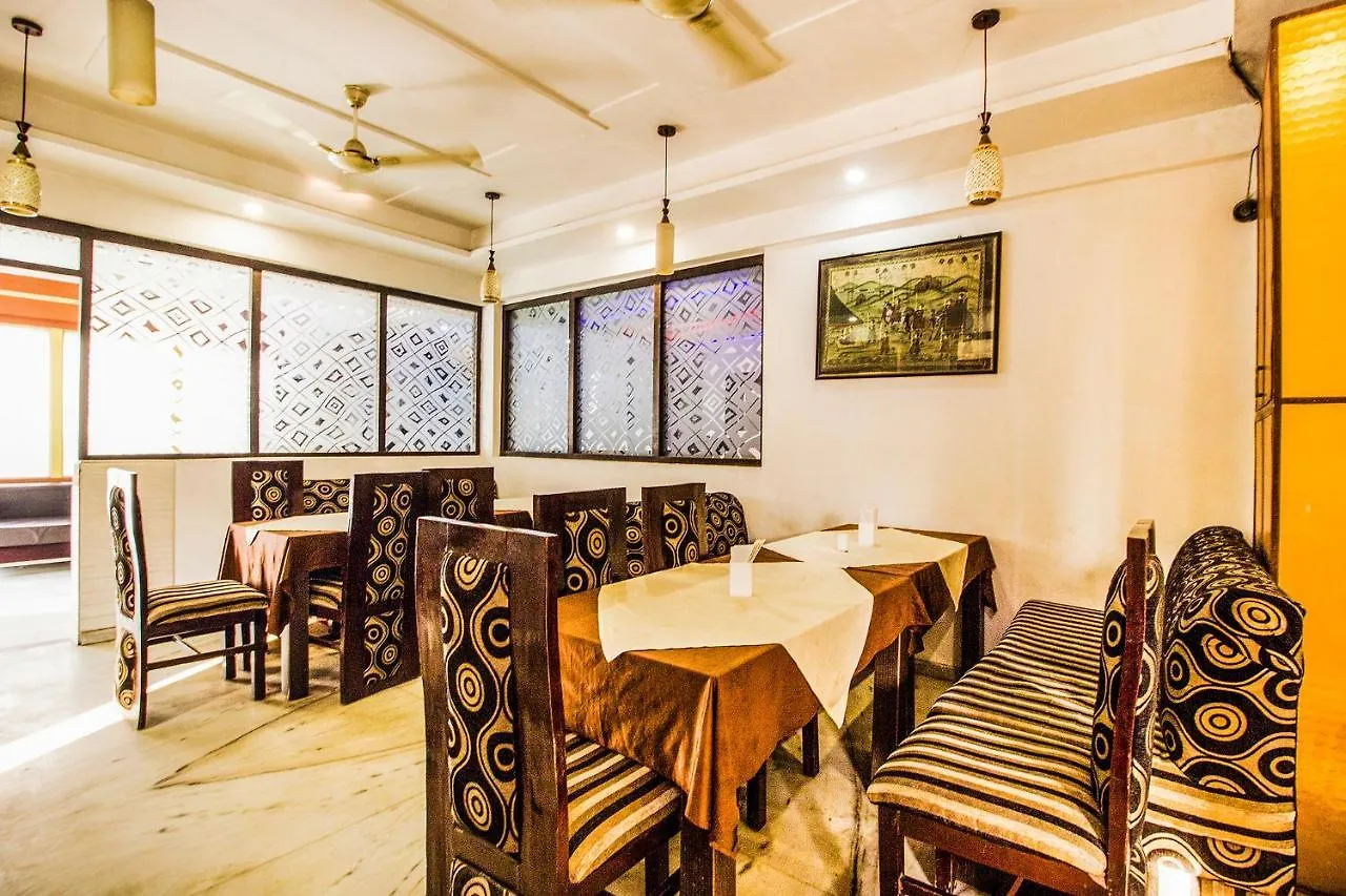 Fabexpress Alpine Hotel Agra