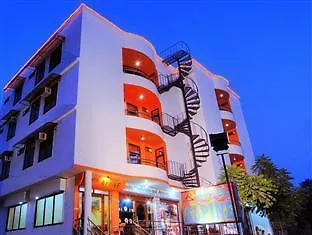 Fabexpress Alpine Hotel Agra