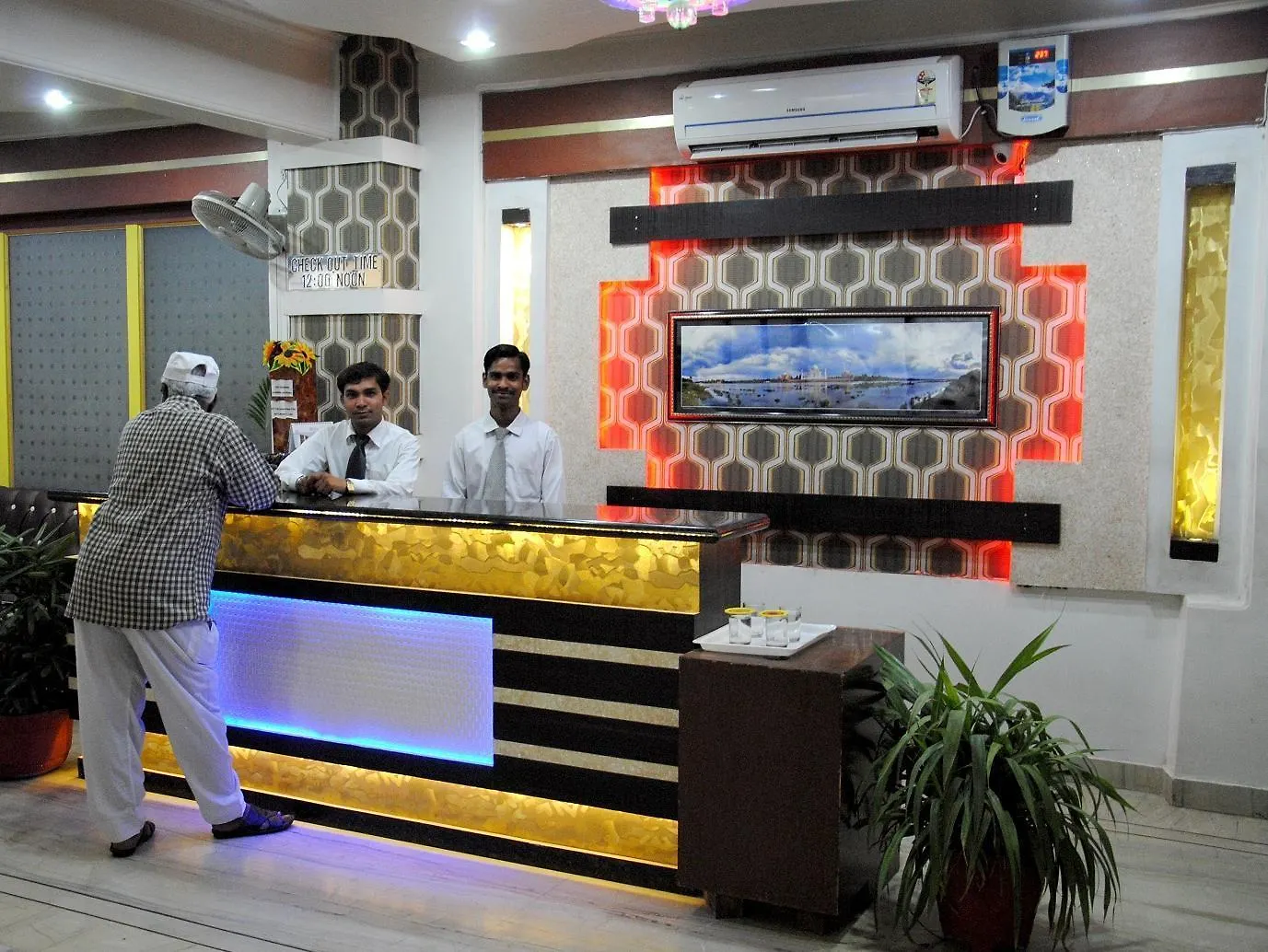 Fabexpress Alpine Hotel Agra  3*, Agra (Uttar Pradesh)
