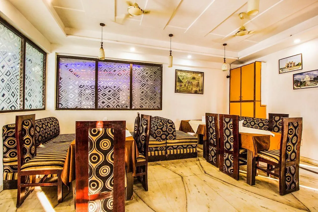 Fabexpress Alpine Hotel Agra
